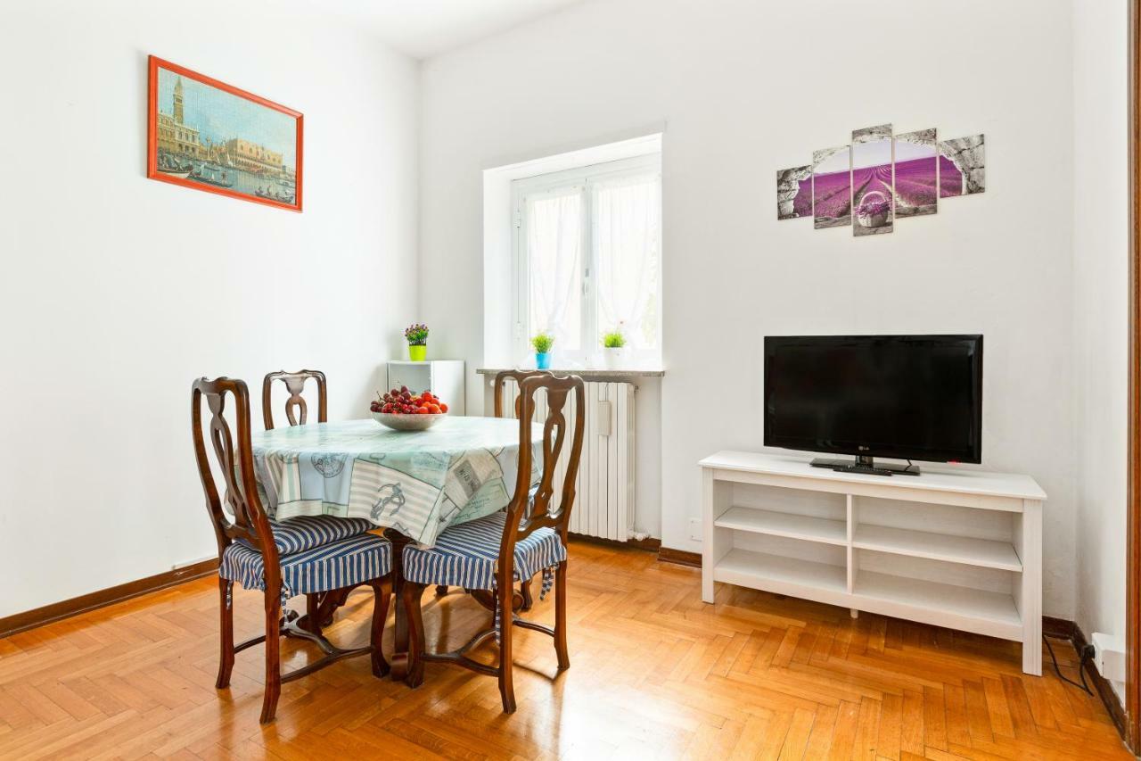 밀라노 Bright Flat With Shared Garden 아파트 외부 사진